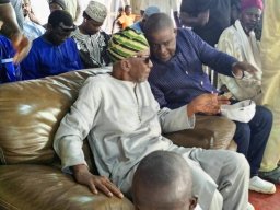 CEREMONIE DE LA PREMIERE LIVRAISON DE L'ESPLANADE DE MEDINA BAYE PAR LE PRESIDENT BAYE CISS AU KHALIFE CHEIKH MAHI